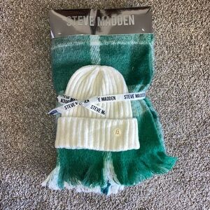 Steve Madden Emerald and Ivory Winter Set
